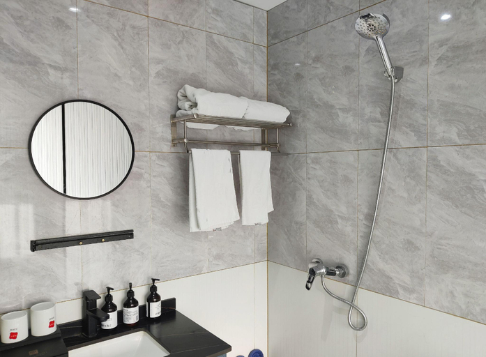 Bathroom 3, Thank Inn Plus Hotel Henan Xinyang Huangchuan Economic Development Zone Railway Station, Xinyang