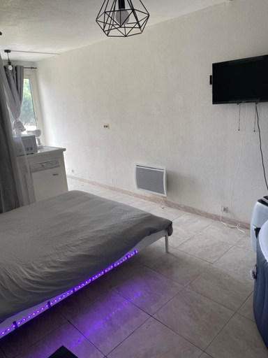 Bedroom 2, Montpellier : Jolie studio tres calme, Hérault