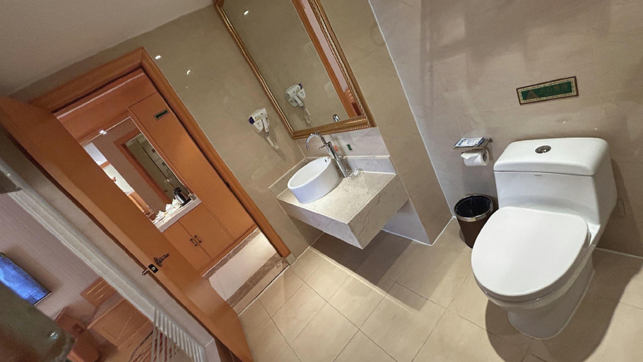 Bathroom 3, Vienna Hotel Guangxi Beiliu Passenger Station, Yulin