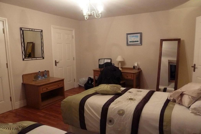 Bedroom 5, Imeall na Mara