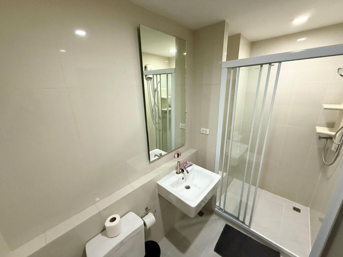 Bathroom 4, Spacious 2 Bedroom Penthouse Condo In The Base 592, Pattaya