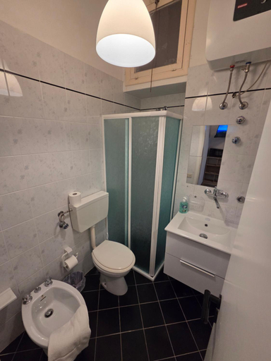 Bathroom 3, Casa di Sofia, Syracuse