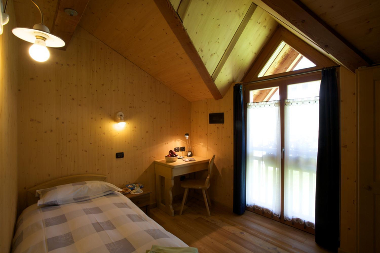 Bedroom 2, B&B Affittacamere Larix, Trento