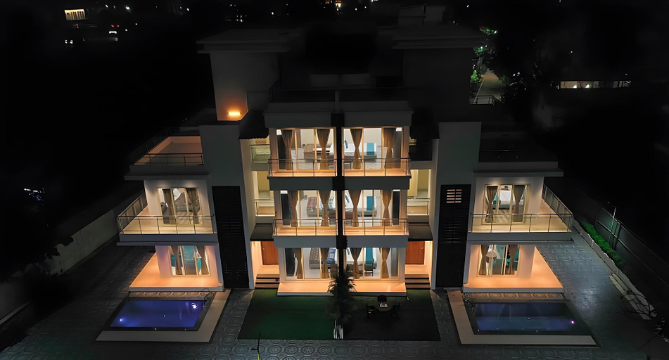 Exterior & Views