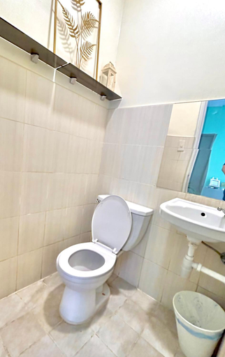 Bathroom 3, Cozy And Clean Condo near Enchanted Kingdom., Santa Rosa City