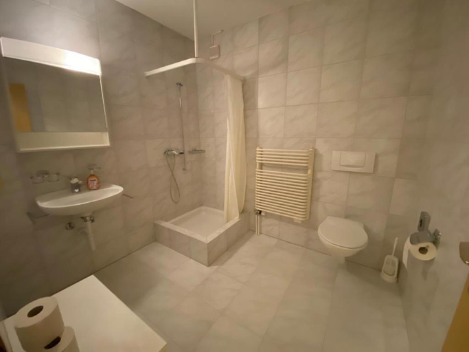 Bathroom 3, SKY Rooms, Mountainous View, Prättigau/Davos