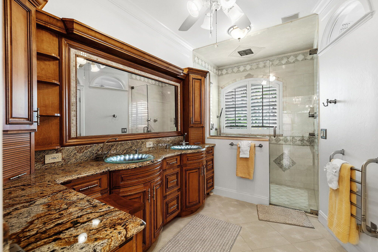 Bathroom 3, Dolce Vita Villa by Distinctive Beach Rentals, Lee