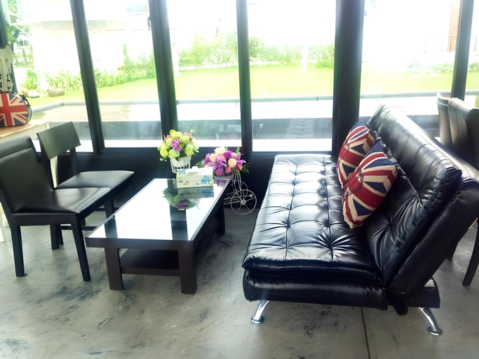 Public Area, De Coco House, Si Racha