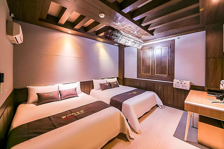 Bedroom 2, Taean (Anmyeondo) Donga Resort Pension, Taean