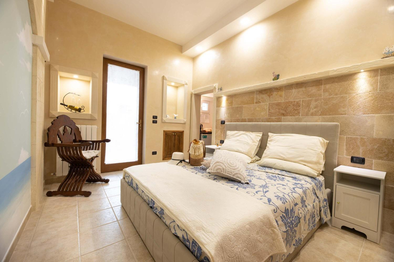 Others 2, B&B Pilella, Lecce