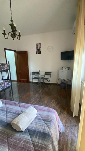 Others 5, Silvana House, Napoli