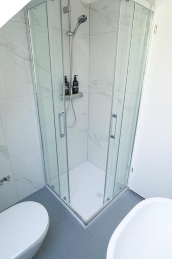 Bathroom 3, Central Riverside Apartments Meščanka, Ljubljana