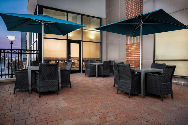 Food & Drinks 5, Hampton Inn & Suites Omaha-Downtown, Douglas