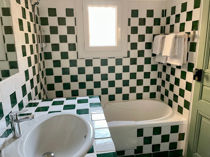 Bathroom, La Villageoise, Var
