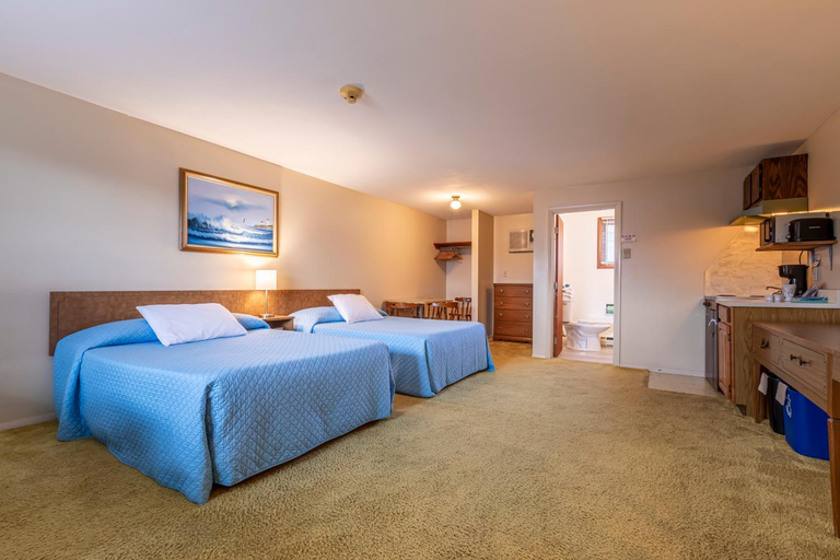 Bedroom 2, Inn Between the Beaches & Villager, York