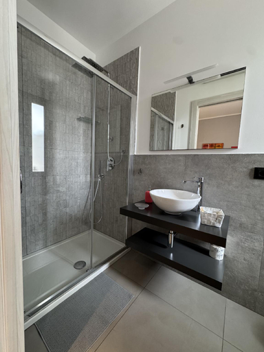 Bathroom 5, Solus b&b, Palermo