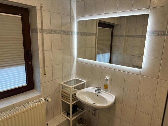 Bathroom 4, Landgasthof "Zum grunen Walde", Cuxhaven
