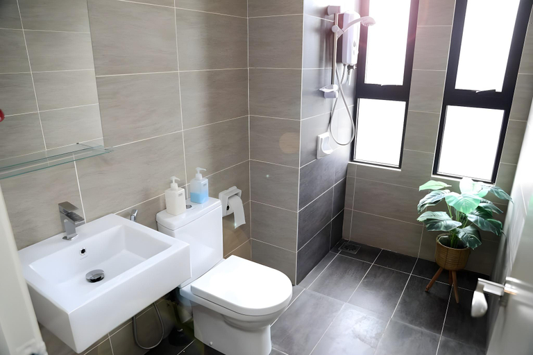 Bathroom 4, SWEET COZY HOME @ MIDHILLS GENTING l 8 MINS TO GPO, Genting Highlands