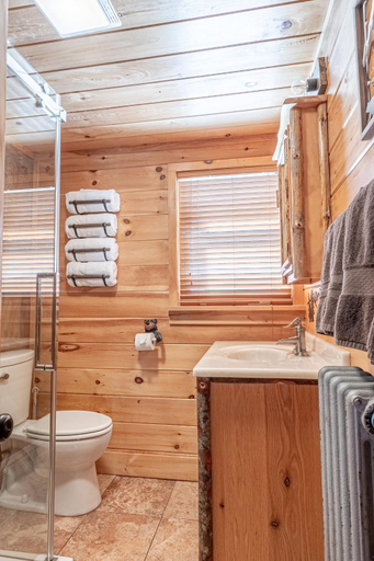Bathroom 4, Northern Acres, Warren