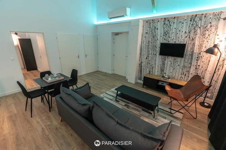 Others 5, Paradisier, Ain