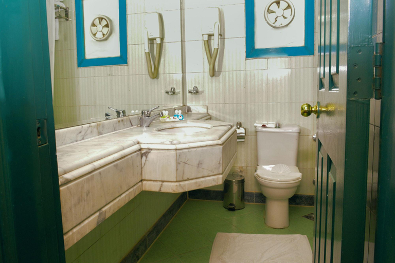 Bathroom 5, Gawharet Al-Ahram Hotel, Al-'Umraniyah