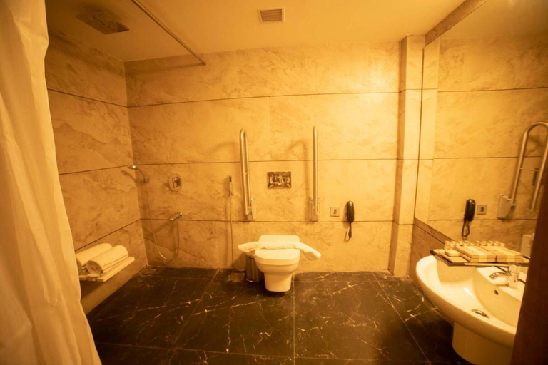 Bathroom, HOTEL SAVITHRI, Thiruvananthapuram