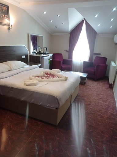1, Ceren Otel, Izmit