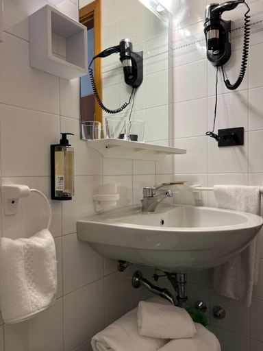 Bathroom 4, Hotel Coste, Brescia