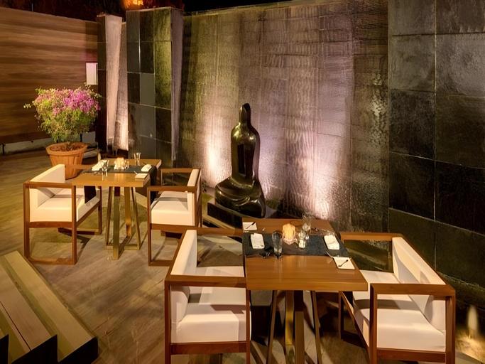 Food & Drinks 4, The Hotel Hindusthan International, Pune