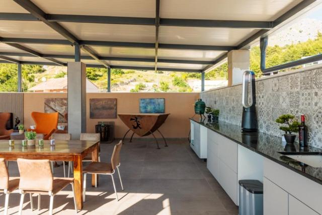 Food & Drinks, Boutique Apartments Vino & More - Infinity Pool - Rooftop -, Podstrana