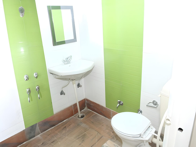Bathroom, Hotel Madhusudan, Garhwal