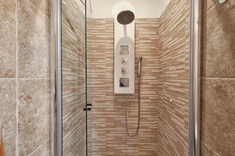 Bathroom 3, Arche, Cagliari