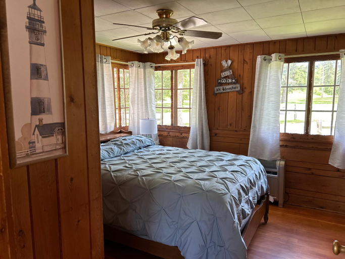 Bedroom, Sure Game Wilderness Resort, Itasca