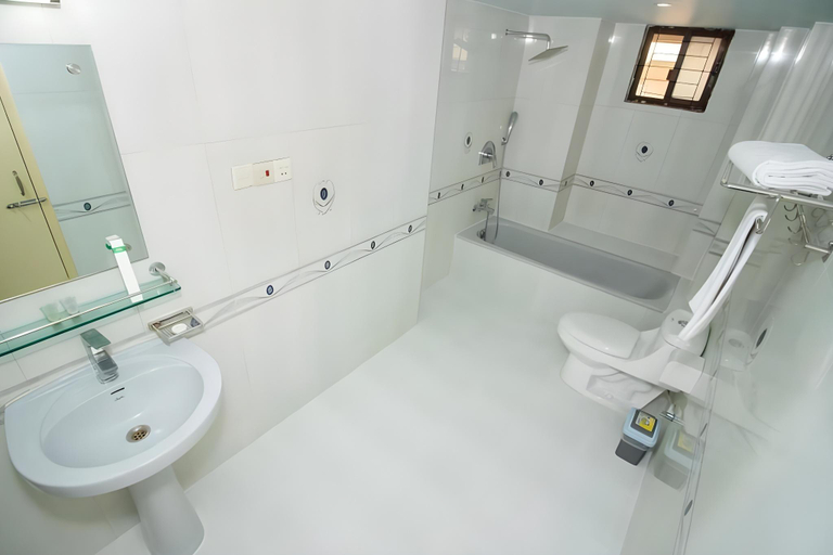 Bathroom 4, Memento Residence, Dhaka