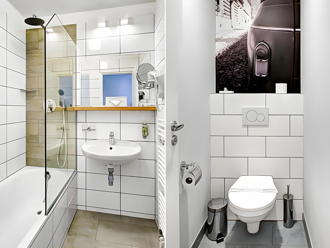 Bathroom 3, Three Crowns Hotel, Praha 8