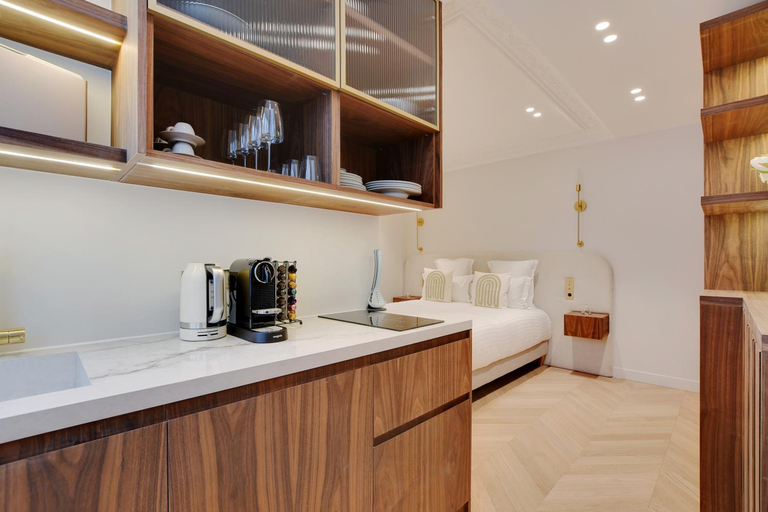 Others 4, Maison Galante's apartments with Services in La Madeleine - Opera, Paris