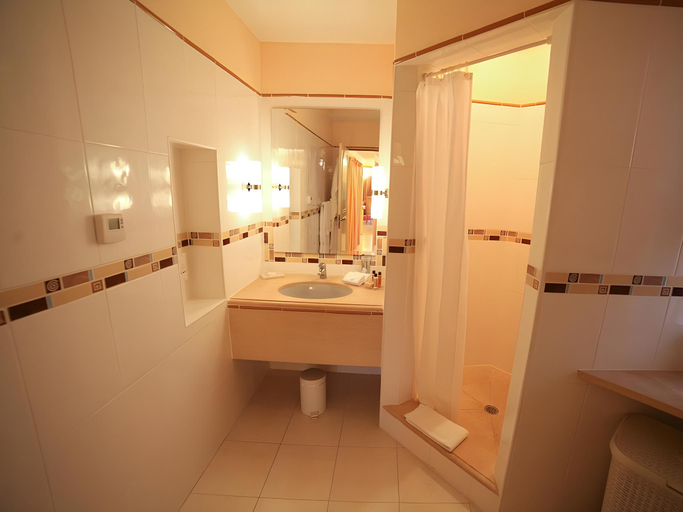 Bathroom 5, Four Seasons Vilamoura Hotel, Loulé