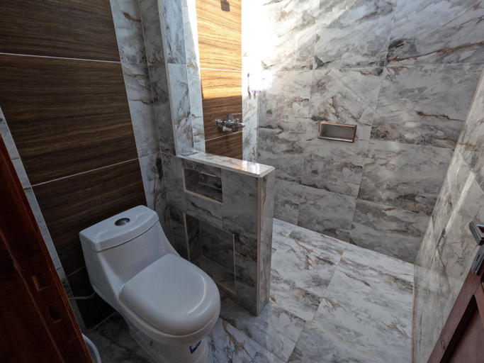 Bathroom, Maryan Moyo Bungalows & Resto, Sumbawa