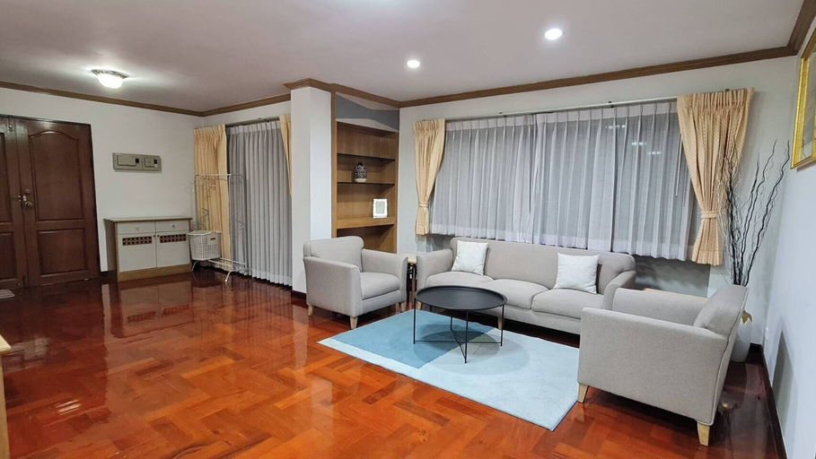 Others 4, Baan Arthit, Wattana