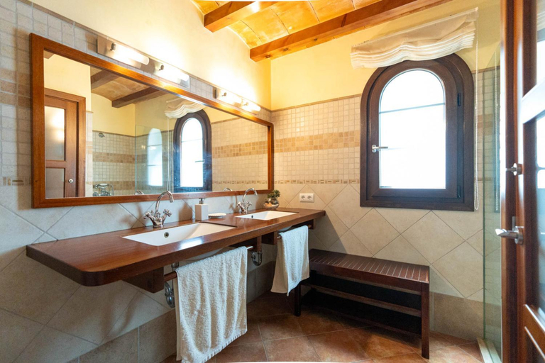 Bathroom 5, Villa con piscina Cala Morell, Baleares