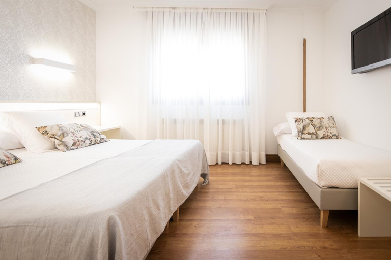 Bedroom 3, Hotel Rivera del Duero, Soria