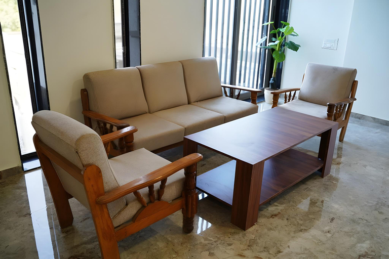 Public Area 2, LEELA BIZOTEL, Junagadh