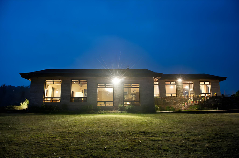 Exterior & Views