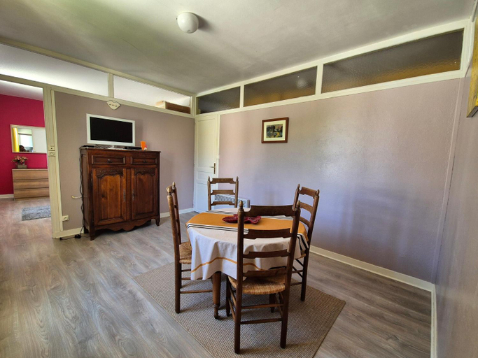 Others 5, Apartment in Arromanches near Sandy Beach, Calvados
