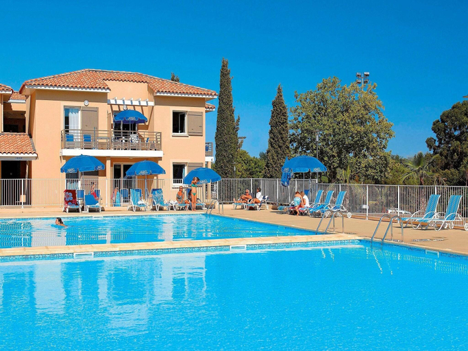 Others 4, Sunny Retreat with Pool, Var