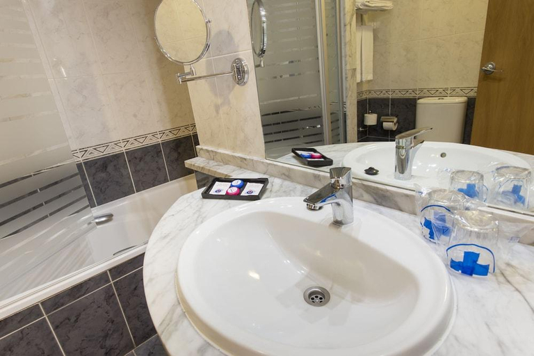 Bathroom 4, Medplaya Hotel Riudor - Adults Only, Alicante