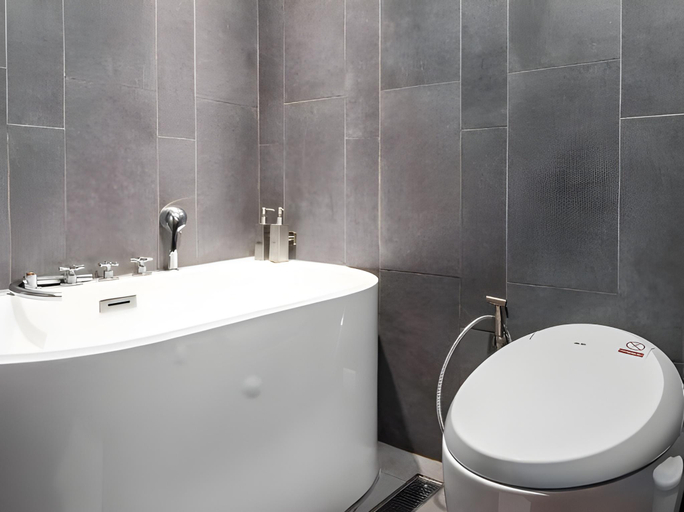 Bathroom 4, Kenting Sea Wall 112, Pingtung