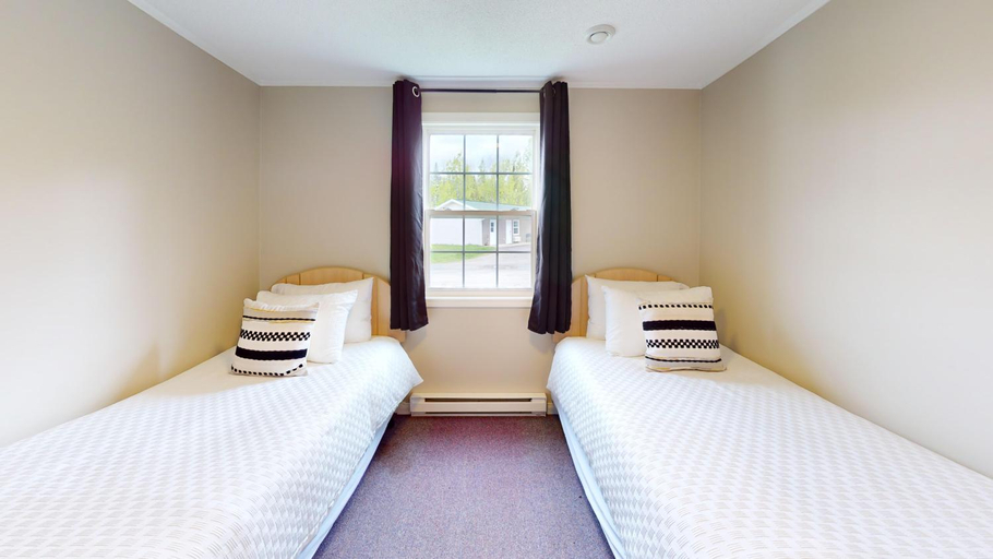Bedroom 2, Lakeside Stays, Victoria