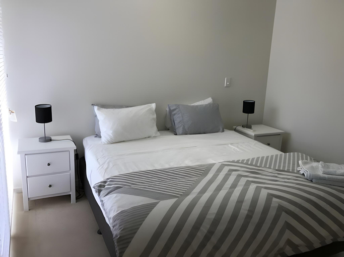 Bedroom 2, Phil's Place on Airlie - Ocean Views, Whitsunday