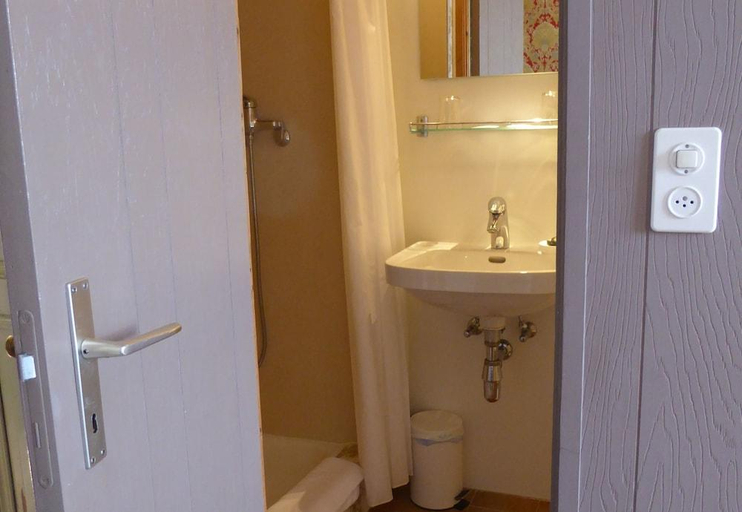 Bathroom 3, Au Vieux Manoir, Monthey
